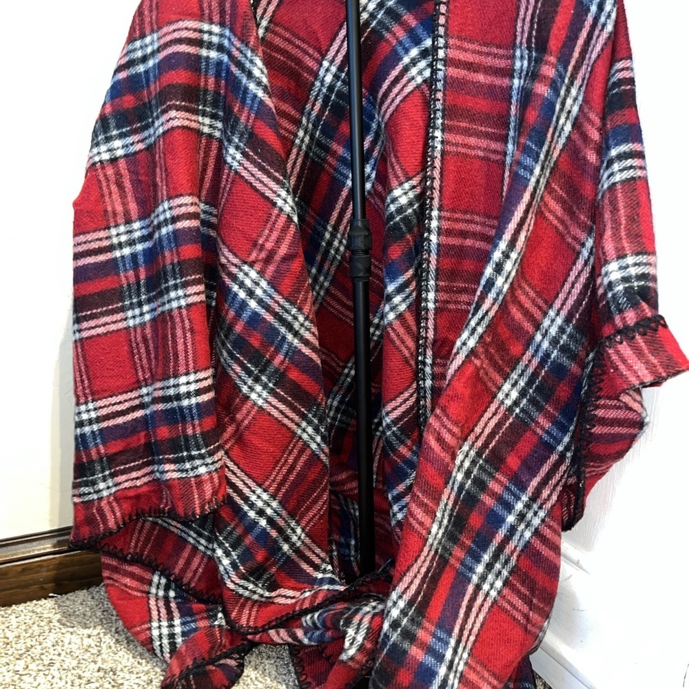 Woolrich Red Tartan Plaid Viscose Blend Wrap Around Fleece Poncho Womens Sz OS - Picture 2 of 6